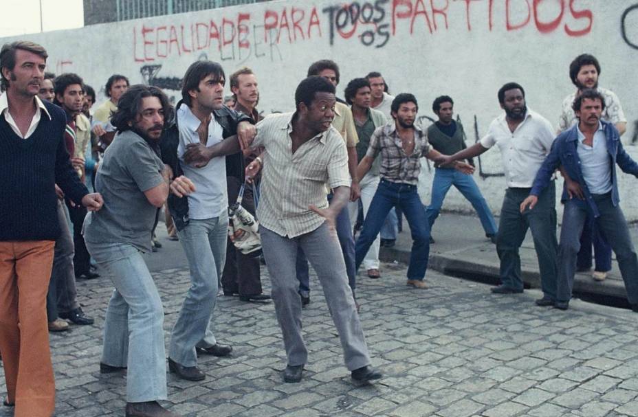 Cena do filme "Eles Não Usam Black-Tie", direção de Leon Hirszman, de 1981.