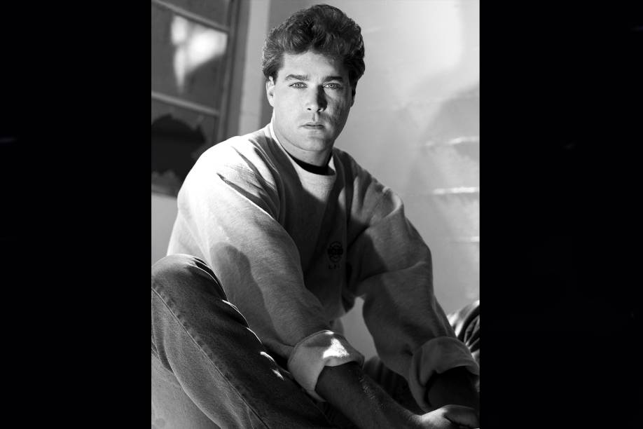 O ator americano Ray Liotta, em entrevista para imprensa americana, em Los Angeles, Califórnia, EUA, 1988.