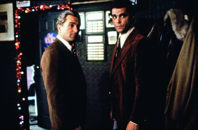Robert De Niro e Ray Liotta em cena no filme "Os Bons Companheiros", de Martin Scorsese, 1990.