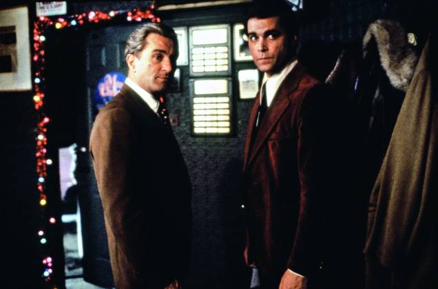 Robert De Niro e Ray Liotta em cena no filme "Os Bons Companheiros", de Martin Scorsese, 1990. Robert De Niro e Ray Liotta em cena no filme "Os Bons Companheiros", de Martin Scorsese, 1990.