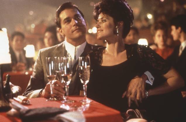 Ray Liotta e Lorraine Bracco em cena no filme Os Bons Companheiros, de Martin Scorsese, 1990.