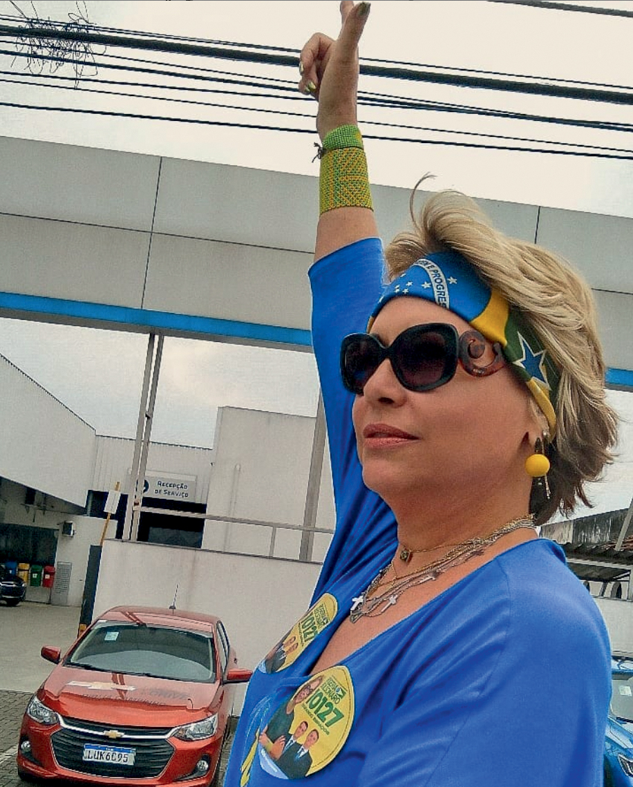 Ex de Bolsonaro se posiciona sobre crise entre seus filhos e Michelle