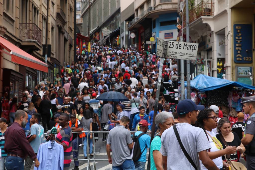 Número de trabalhadores por conta própria chega a 29,8 milhões, e formalização avança em 2024