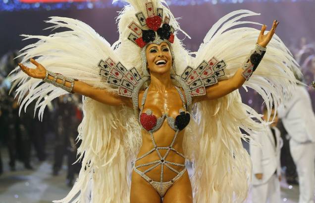 A Apresentadora Sabrina Sato, desfilando pela Gaviões da Fiel, em São Paulo, no Carnaval de 2015. 