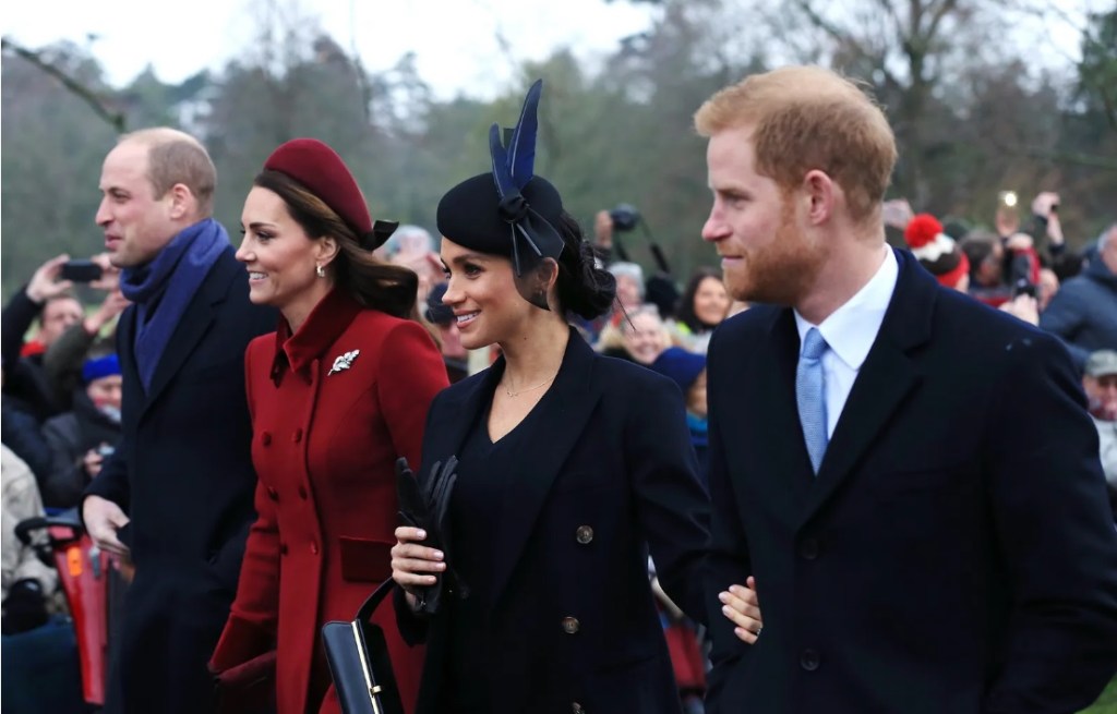 Príncipe William e a mulher, Kate Middleton, ao lado de Meghan Markle e Harry