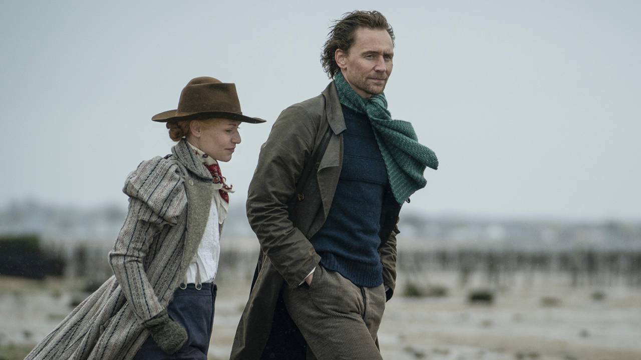 PAIXÃO PROIBIDA - Claire Danes e Tom Hiddleston na minissérie: quando o medo e a paranoia envenenam a mente humana -