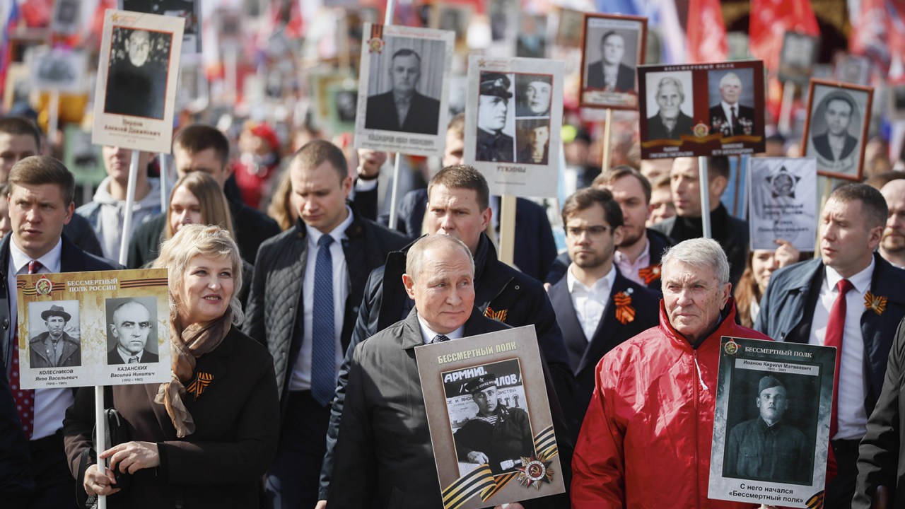 SEM TRÉGUA - Putin, em cerimônia do Dia da Vitória na II Guerra: táticas mais duras dos dois lados na Ucrânia -
