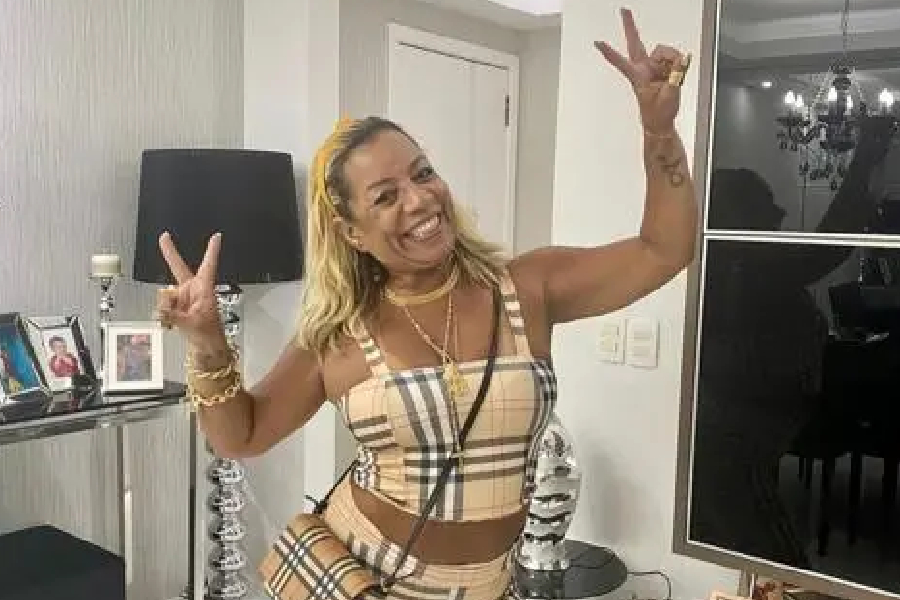 Delegada Adriana Belém é ativa nas redes sociais —