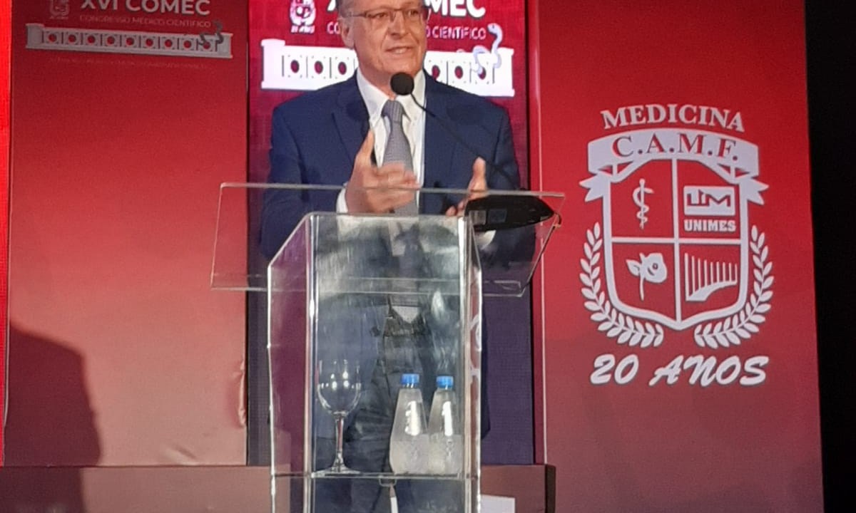 Geraldo Alckmin (PSB) está participando da abertura do XVI Congresso Médico Científico da Unimes