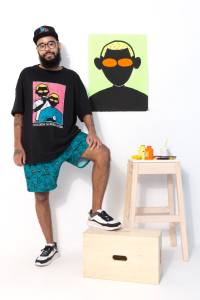 O artista carioca levou para as roupas o traço marcante que faz nos muros e telas da cidade