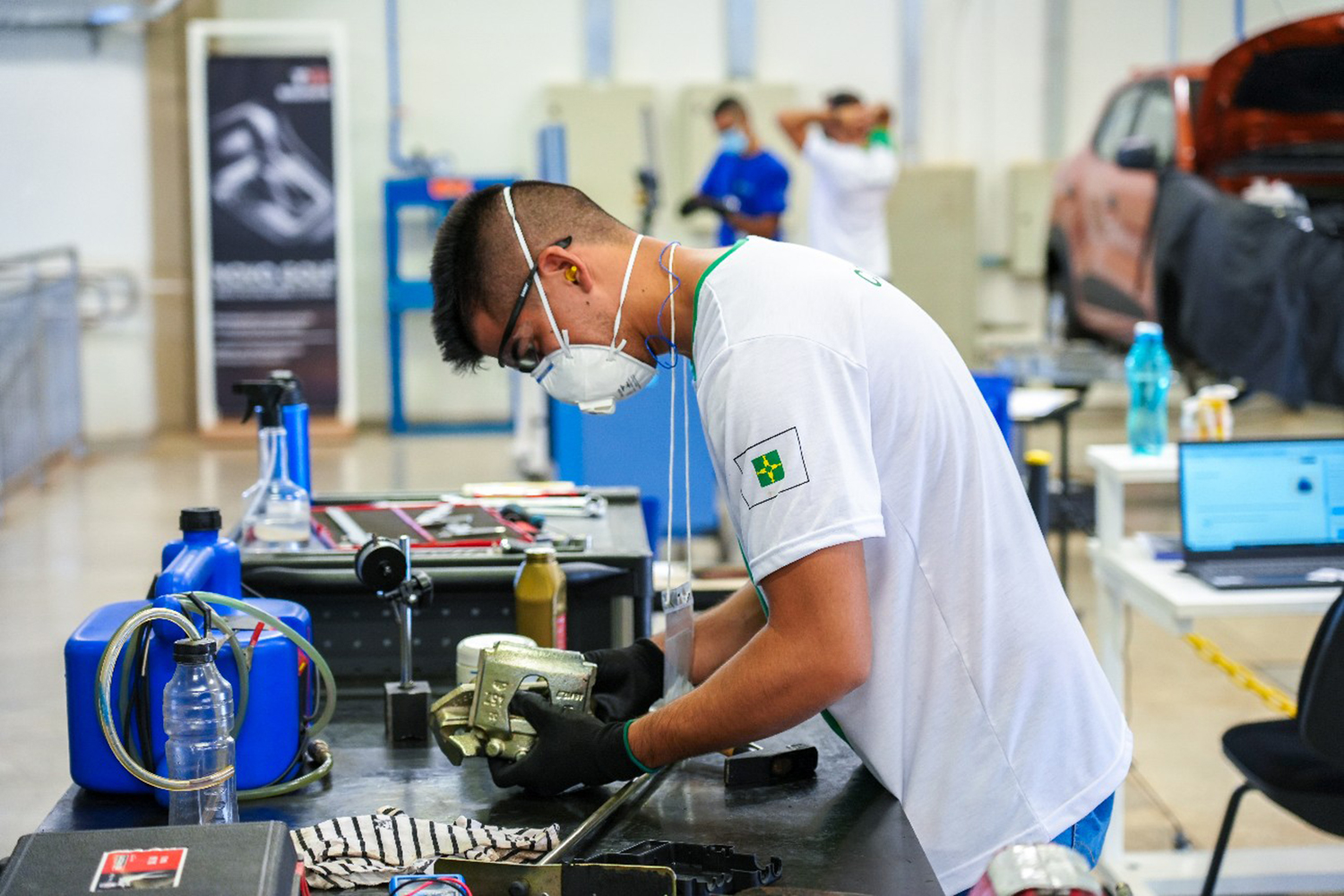 TRANSFORMAÇÃO - Jovem em treinamento: até 2025 Brasil terá que qualificar 9,6 milhões de pessoas em ocupações industriais -