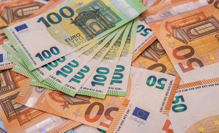 Os motivos que levaram o euro a alcançar o valor do dólar | VEJA
