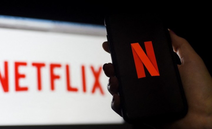 Taxa da Netflix: entenda como a novidade do streaming vai afetar sua  assinatura