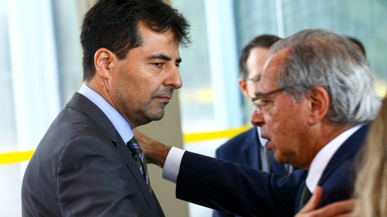 O ministro de Minas e Energia, Adolfo Sachsida, e o ministro da Economia, Paulo Guedes, durante entrevista coletiva -