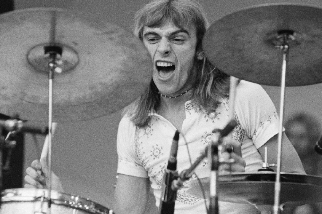 Morreu baterista dos Yes, Alan White, aos 72 anos após doença repentina –  Observador