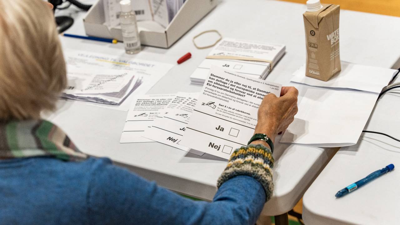 An election helper prepares ballot papers for Danish voters at a polling station in Birkeroed, Denmark, on June 1, 2022, as traditionally eurosceptic Denmark votes in a referendum on whether to overturn its opt-out on the EU's common defence policy after Russia's invasion of Ukraine. - The vote comes on the heels of neighbouring Finland's and Sweden's historic applications for NATO membership, as the Ukraine war forces countries in Europe to rethink their security policies. (Photo by Emil Helms / Ritzau Scanpix / AFP) / Denmark OUT