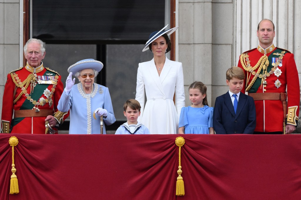 Britain's Queen Elizabeth II (2L) stands with from left, Britain's Prince Charles, Prince of Wales, Britain's Prince Louis of Cambridge, Britain's Catherine, Duchess of Cambridge, Britain's Princess Charlotte of Cambridge , Britain's Prince George of Cambridge, Britain's Prince William, Duke of Cambridge, , to watch a special flypast from Buckingham Palace balcony following the Queen's Birthday Parade, the Trooping the Colour, as part of Queen Elizabeth II's platinum jubilee celebrations, in London on June 2, 2022. - Huge crowds converged on central London in bright sunshine on Thursday for the start of four days of public events to mark Queen Elizabeth II's historic Platinum Jubilee, in what could be the last major public event of her long reign. (Photo by Daniel LEAL / AFP)