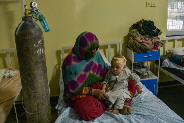 <span class="Y2IQFc">Criança afegã é tratada dentro de um hospital na cidade de Sharan depois de ficar ferida em um terremoto na província de Paktika, Afeganistão. 22/06/2022.</span>