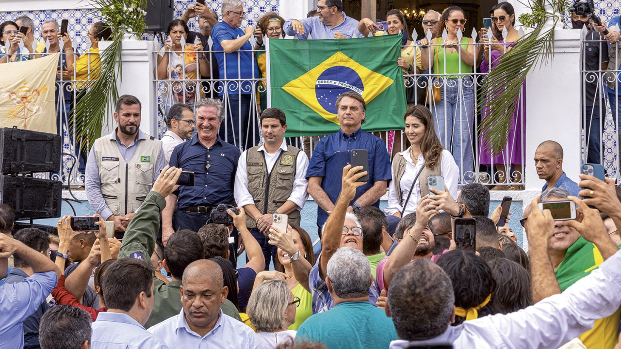 VALE-TUDO - Bolsonaro e Collor no mesmo palanque: amigos de ocasião -