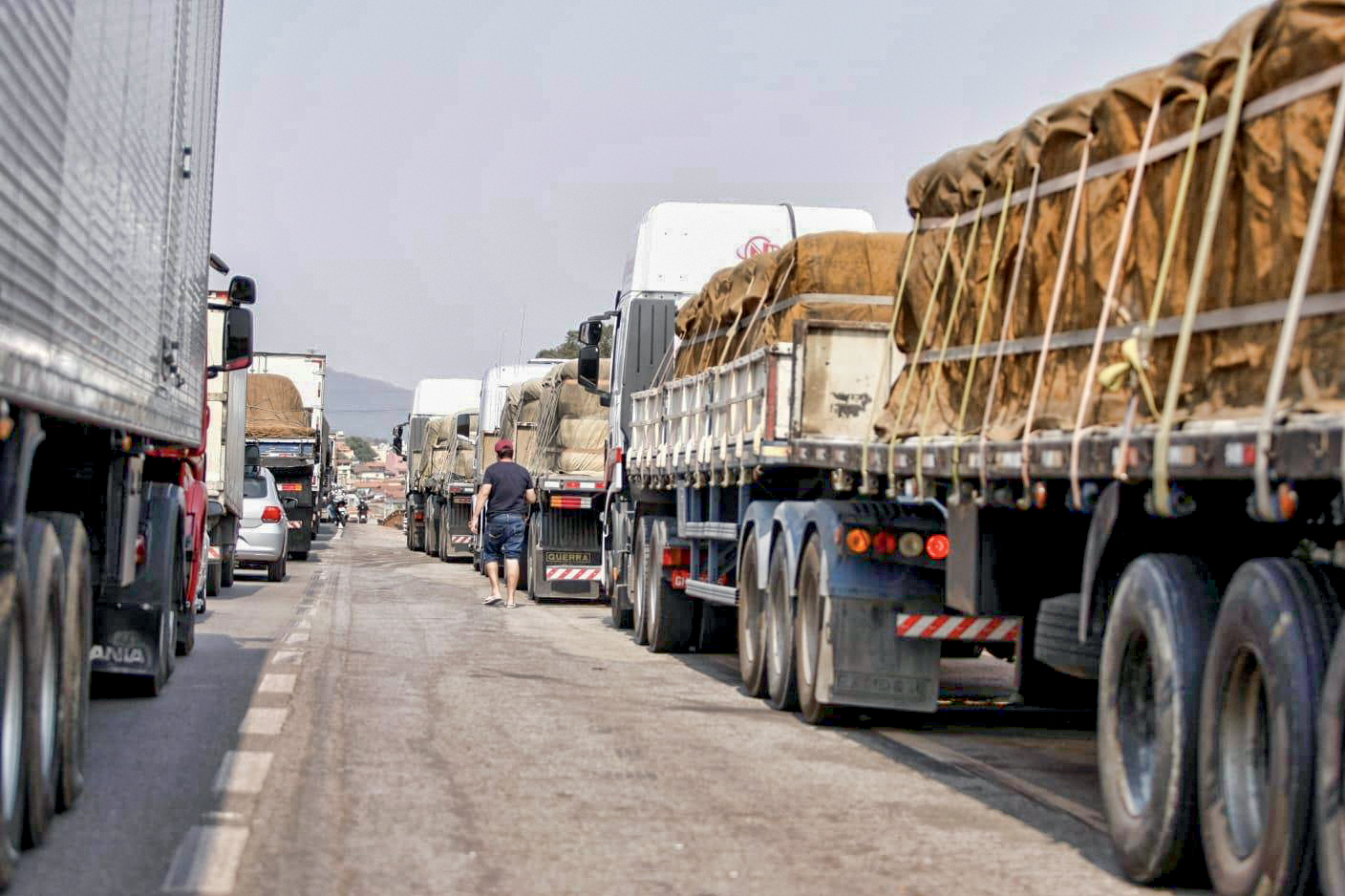 INSATISFAÇÃO - Manifestação de caminhoneiros: ameaças de paralisação, subsídio e distribuição de auxílio aos motoristas -