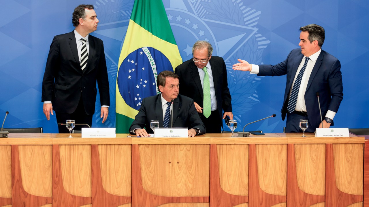 PRESSÃO - Jair Bolsonaro em seu anúncio: tentativa de convencer o eleitor de que ele faz o que pode, mas o sistema atrapalha -