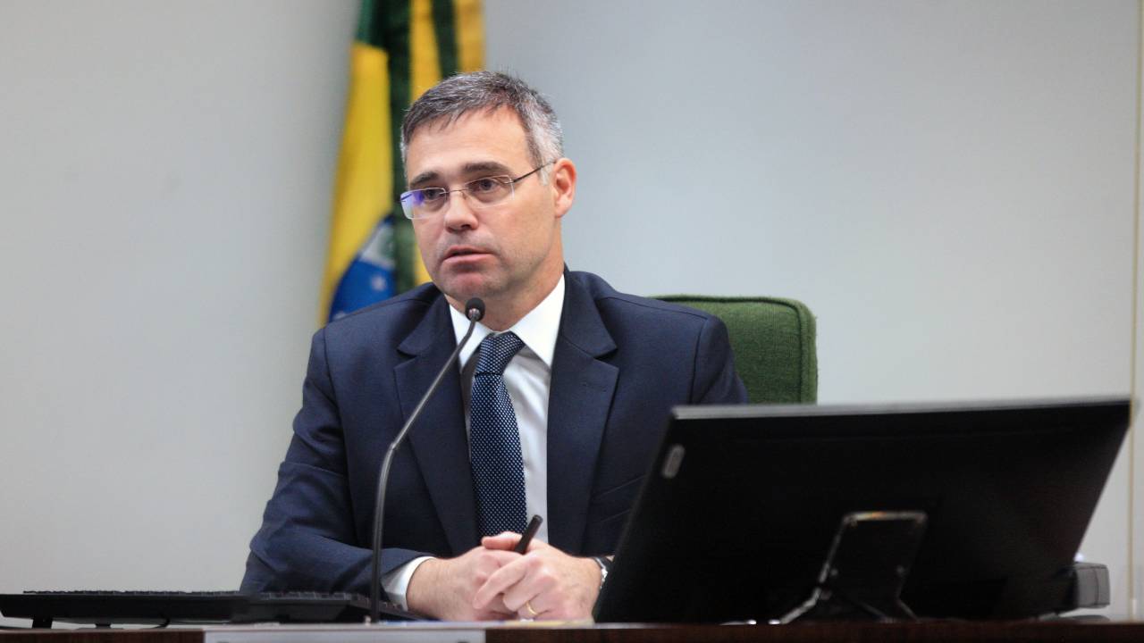 O ministro André Mendonça, do Supremo Tribunal Federal (STF), convocou audiência de conciliação com órgãos federais e estaduais, para discutir a eficácia de duas cláusulas do convênio do Conselho Nacional de Política Fazendária (Confaz) que autorizam estados a dar descontos nas alíquotas de ICMS sobre óleo diesel. O ministro é relator da Ação Direta de Inconstitucionalidade (ADI) 7164. Crédito para a foto: Rosinei Coutinho/SCO/STF
