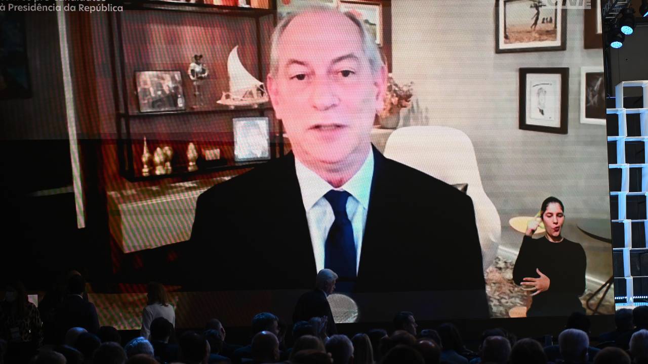 O pré-candidato do PDT à Presidência da República, Ciro Gomes, participa do evento da CNI com presidenciáveis