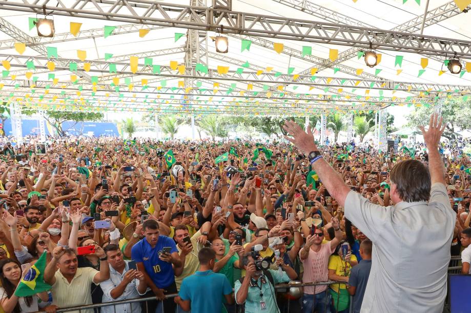 Presidente Jair Bolsonaro na cidade de Natal-RN, participa da cerimônia do Programa Internet Brasil e à entrega de títulos fundiários, em 17/06/2022.