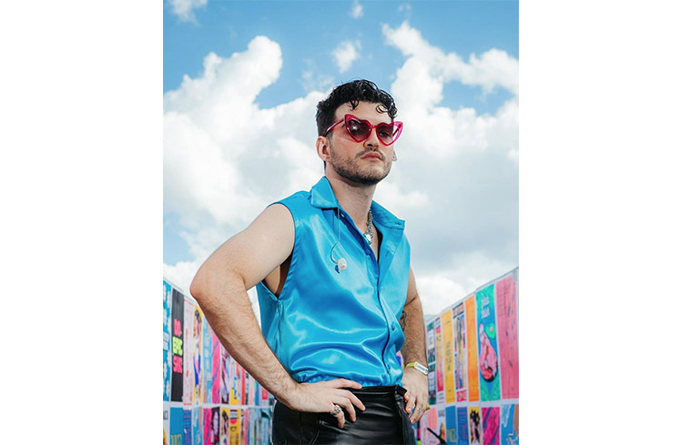 Cantor Jão em ensaio fotográfico, 2021.