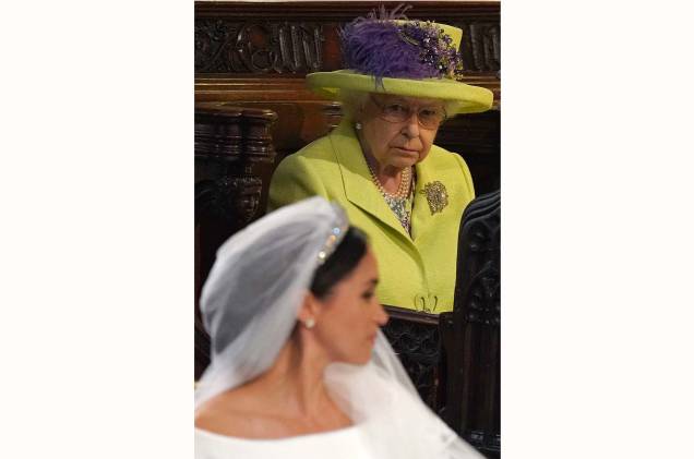 Foto de 19/05/2018, a rainha Elizabeth II da Grã-Bretanha observa durante a cerimônia de casamento do príncipe britânico Harry, duque de Sussex e da atriz americana Meghan Markle na Capela de São Jorge, Castelo de Windsor, Londres .