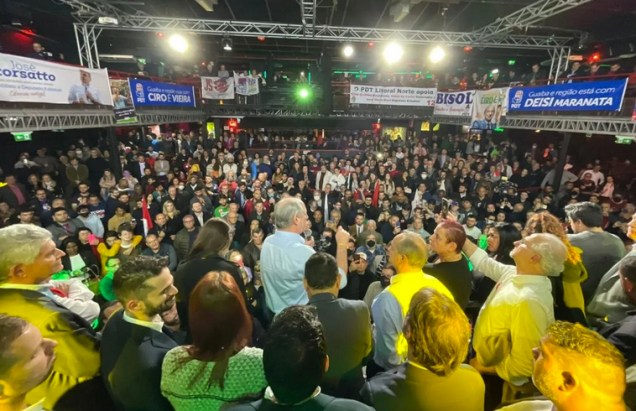 Ciro Gomes pré candidato `a presidência pelo PDT em campanha visita apoiadores em Porto Alegre, Rio Grande do Sul, 10/06/2022.