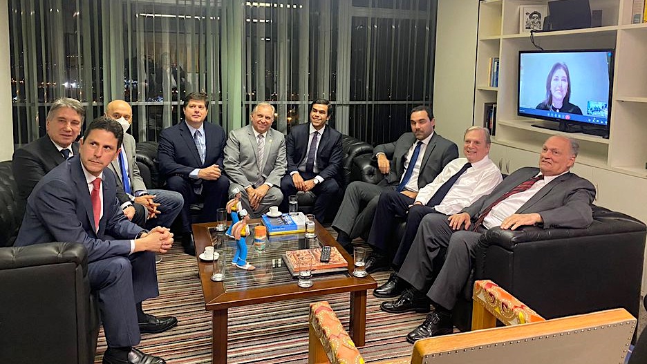 Tasso estanca a sangria do PSDB, que encerra um ciclo