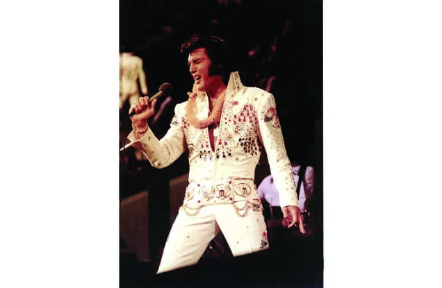 Elvis Presley, no show transmitido ao vivo via satélite em 14/01/1973 no Havai, EUA
