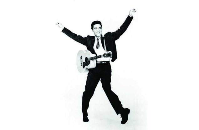 Elvis Presley, se apresentando em um programa de TV americana, em 1953.