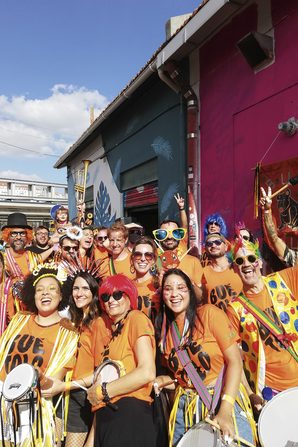 BATUQUE - Bloco de Carnaval em Lisboa: os portugueses caem na folia -