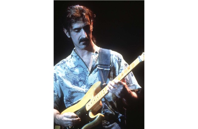 Músico e vocalista americano Frank Zappa, durante show na cidade de Barcelona, Espanha, em 31/05/1989.