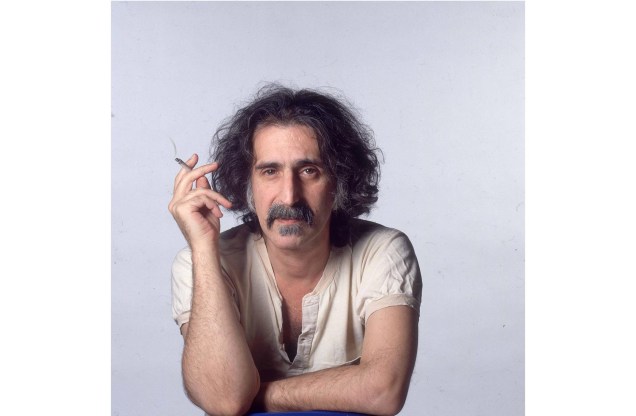 Músico e cantor americano Frank Zappa, 1990.