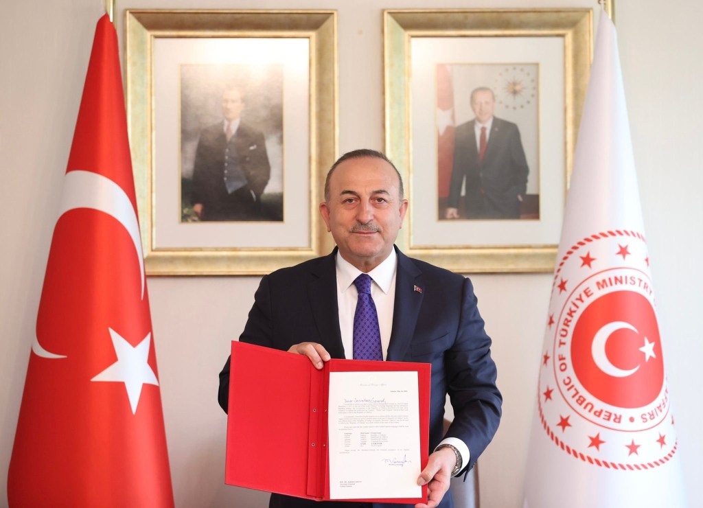 O ministros das Relações Exteriores da Turquia, Mevlut Cavusoglu, enviou à ONU pedido de alteração do registro do nome do país em línguas estrangeiras. 31/05/2022.