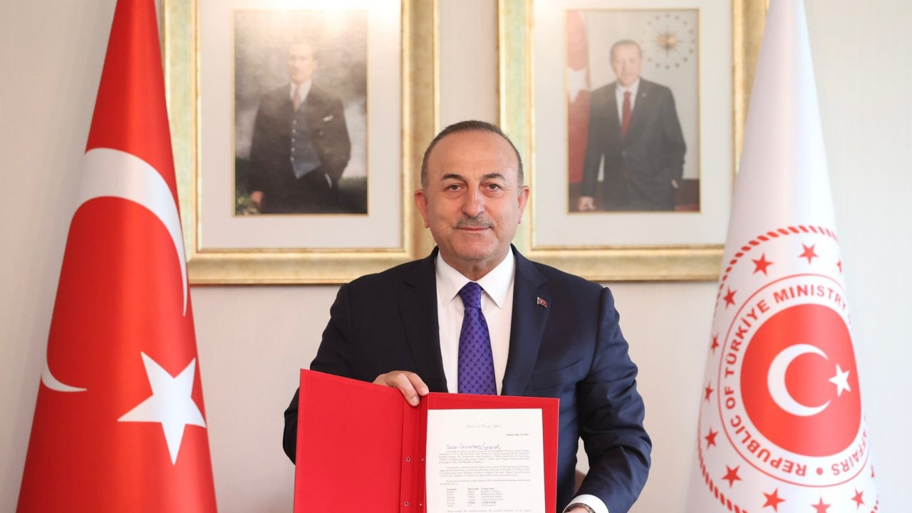 O ministros das Relações Exteriores da Turquia, Mevlut Cavusoglu, enviou à ONU pedido de alteração do registro do nome do país em línguas estrangeiras. 31/05/2022.