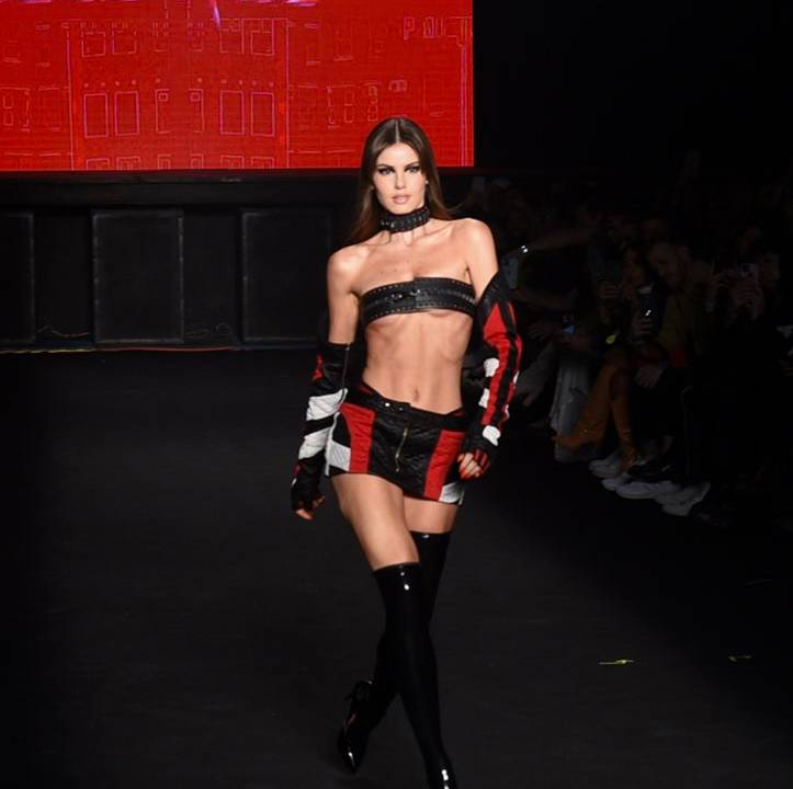 Camila Queiroz, no SPFW