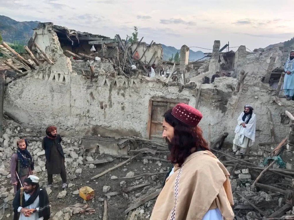 Terremoto de magnitude 5,9 deixa 920 mortos no Afeganistão, destruindo centenas de casas - 22/06/2022