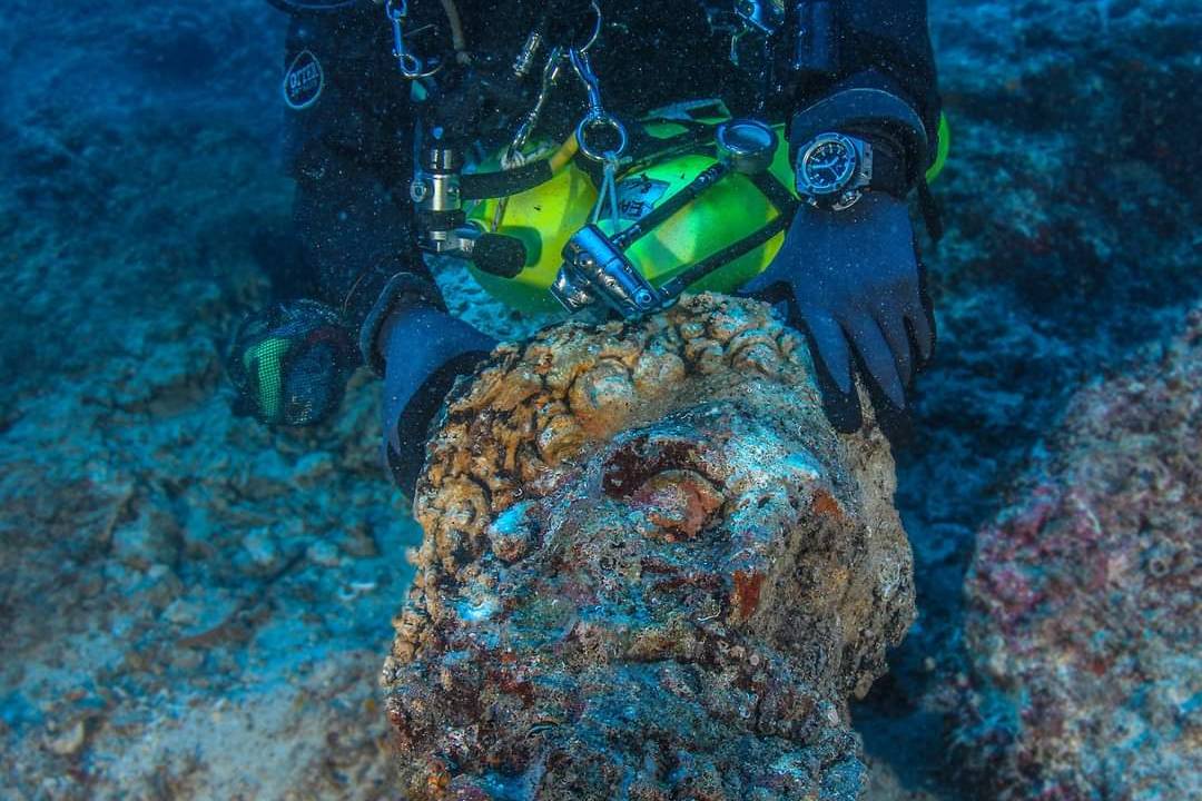 Cabeça de mármore de Hércules encontrada na ilha de Anticítera, Grécia. 21/06/1996
