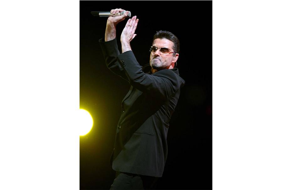 Cantor inglês George Michael, durante turnê em Manchester, Inglaterra, 2006.