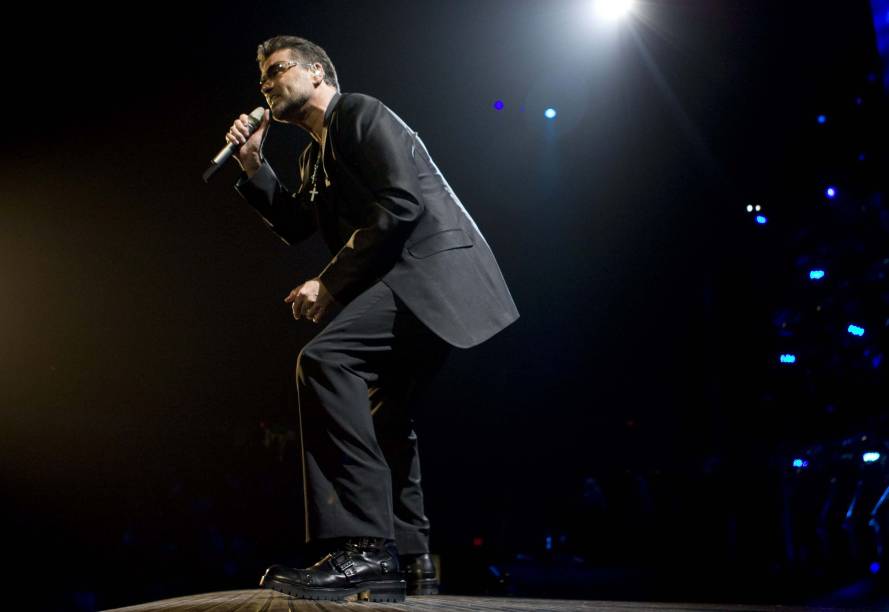 Cantor inglês George Michael durante show na San Diego Sports Arena, em  San Diego, Califórnia, 2008.