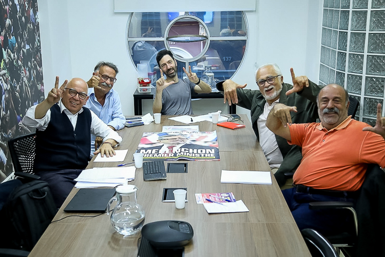 O ex-deputado federal José Genoino (no canto, à direita) na recepção ao representante da França Insubmissa Cristian Rodriguez (primeiro à esquerda)