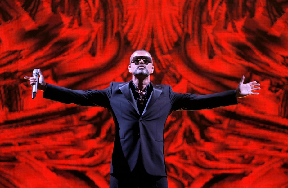 Cantor inglês George Michael, durante show para arrecadar dinheiro para a AIDS Charity Sidaction, no Palais Garnier Opera House, Paris, França, 2012.