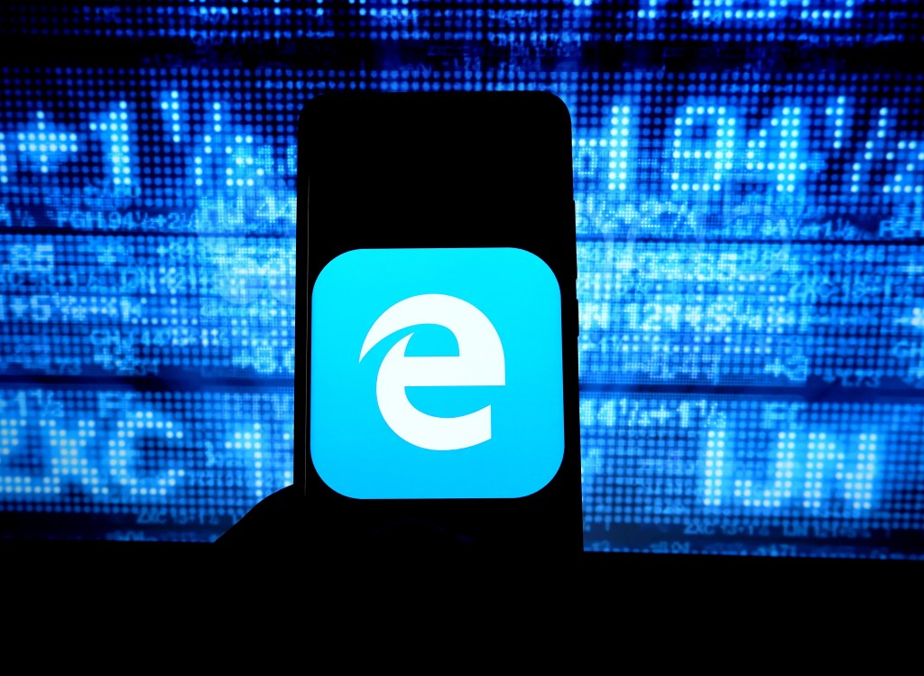 logotipo do Microsoft Internet explorer visto exibido em um smartphone