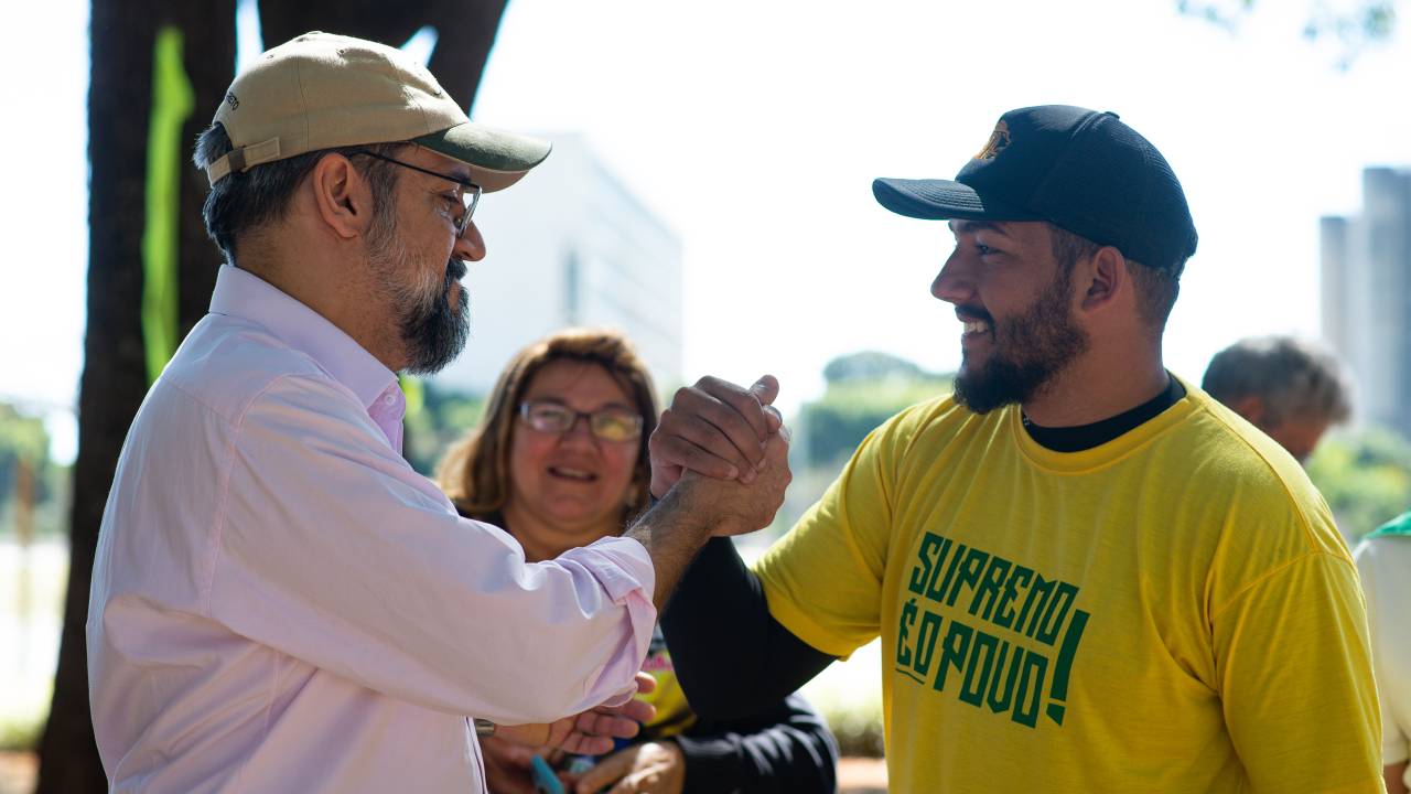 BRASILIA, BRAZIL - JUNE 14: Education Minister Abraham Weintraub shakes hands with a supporter during a meeting with supporters of President Jair Bolsonaro's government who were camped alongside the Ministry of Agriculture amidst the coronavirus (COVID-19) pandemic at Esplanada dos Ministérios on June 14, 2020 in Brasilia. This Sunday the Esplanada dos Ministérios closed to pedestrian and vehicle traffic. Brazil has over 850,000 confirmed positive cases of Coronavirus and 42,720 deaths. (Photo by Andressa Anholete/Getty Images)