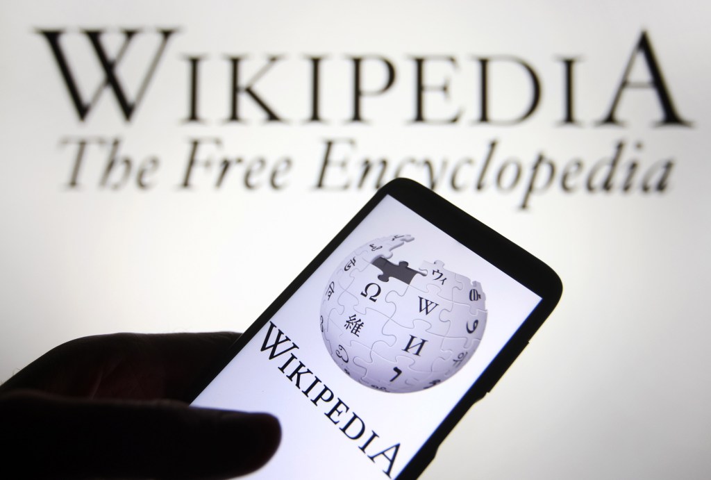 UKRAINE - 2021/10/02: In this photo illustration a Wikipedia logo is seen on a smartphone. (Photo Illustration by Pavlo Gonchar/SOPA Images/LightRocket via Getty Images)