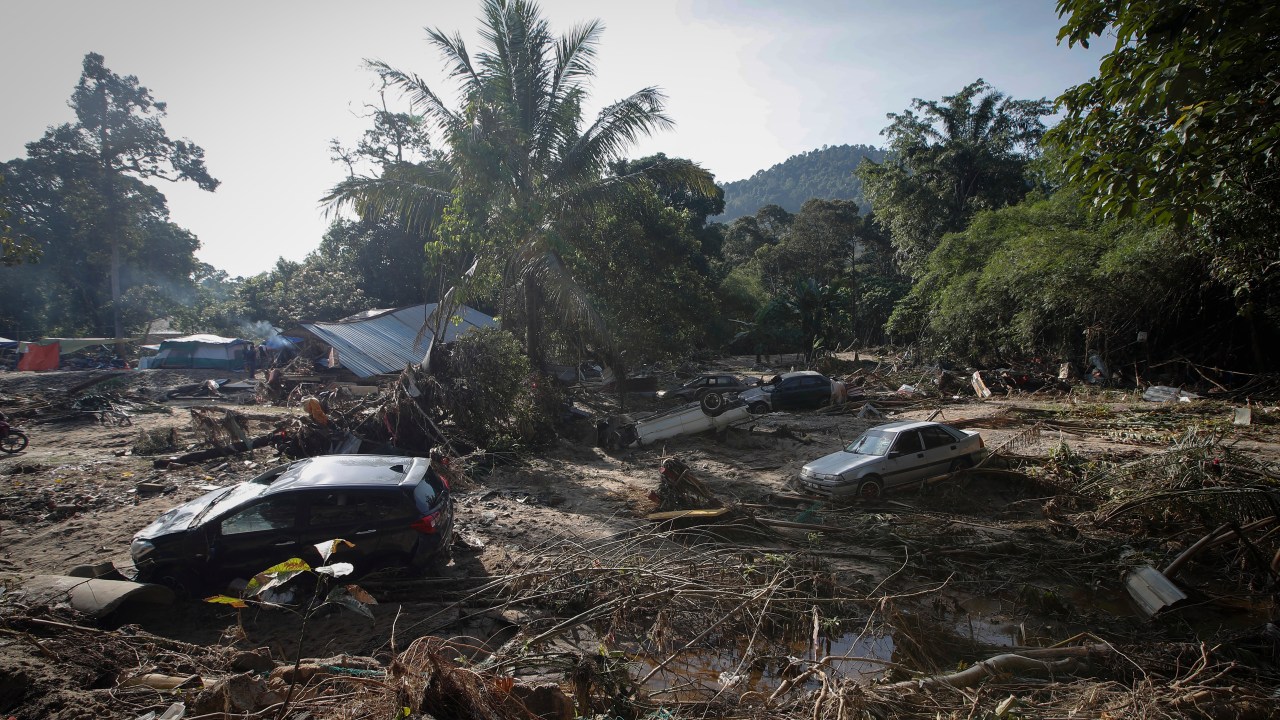 KUALA LUMPUR, MALAYSIA - 2021/12/26: Damaged cars are seen on a riverside after the massive floods at Hulu Langat, the outskirts of Kuala Lumpur. The death toll due to the flood disaster in the country has risen to forty-seven, five are still missing. (Photo by Wong Fok Loy/SOPA Images/LightRocket via Getty Images)